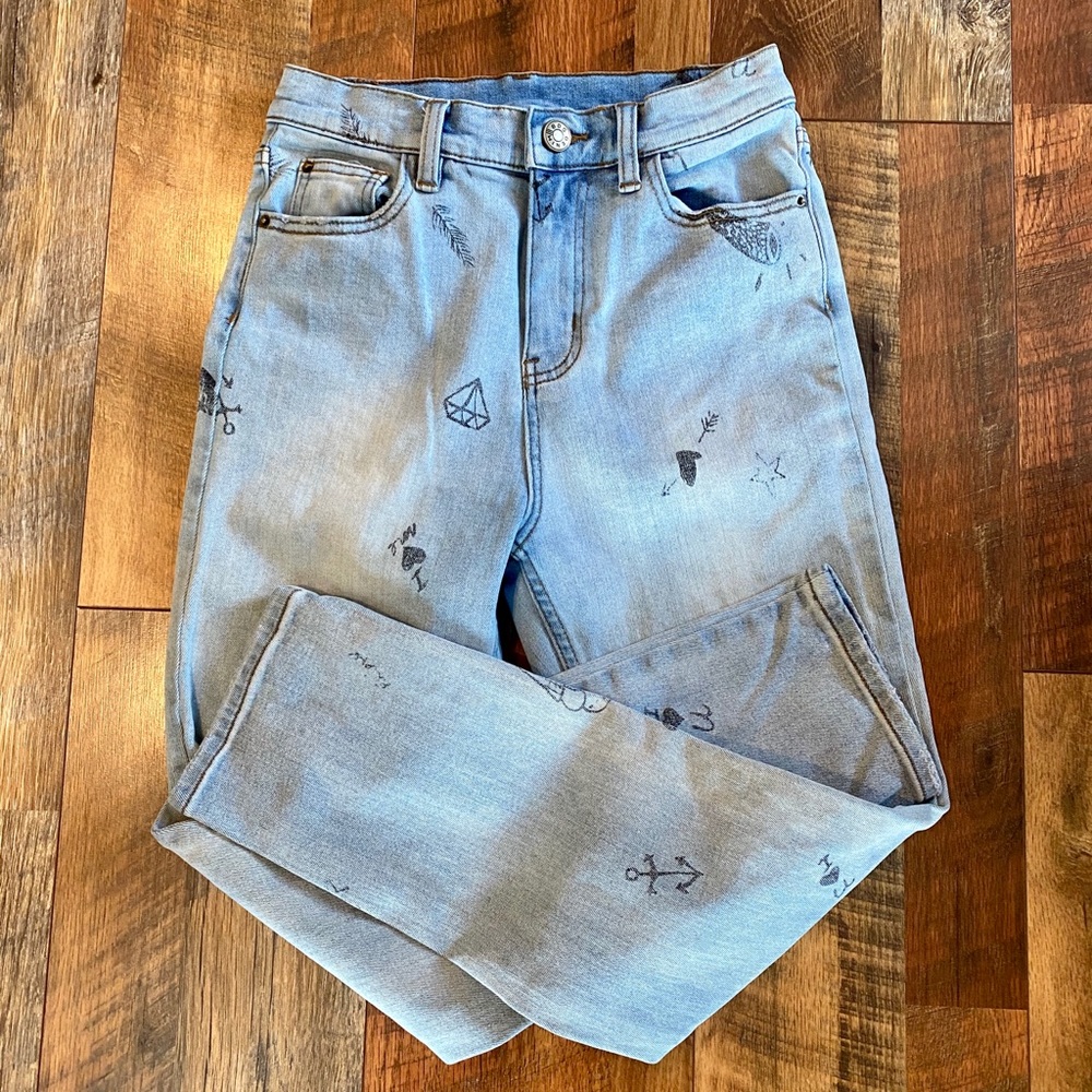 BDG (UO) Doodle High Rise Girlfriend Jeans - Picture 4 of 8